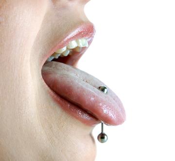 a nyelv piercing segíti a fogyást)